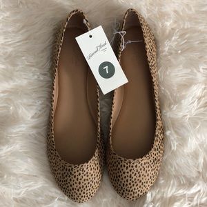 NWT tan print flats